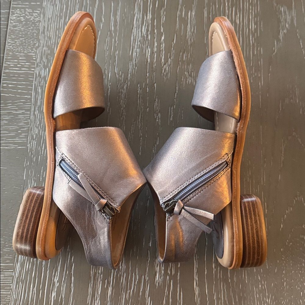 Sofft Gray Pewter Leather Women's Sandals Open Toe Zip Closure Comfy Shoes 7.5 - Picture 11 of 12